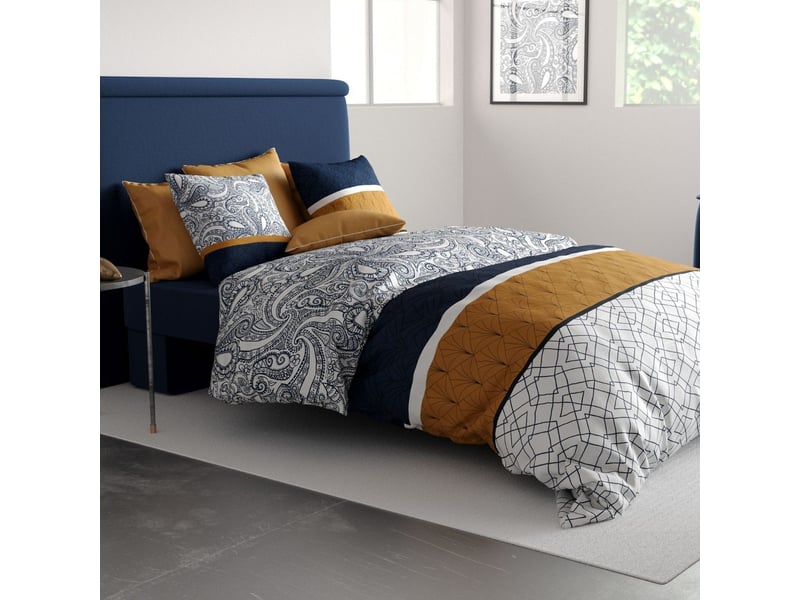  Parure housse de couette 260x240cm + 2 taies motif graphique bleu, ocre et blanc 100% coton - siloe SILOE - Conforama B