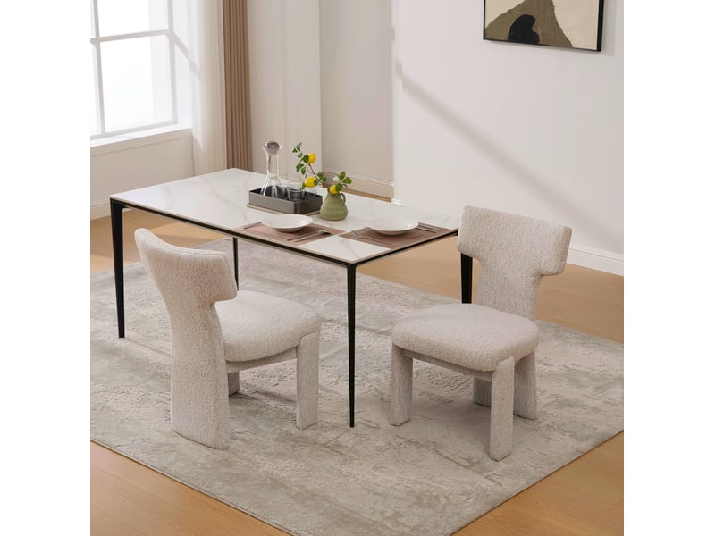 Lot de 2 chaises de salle à manger en chenille beige, sans accoudoirs, dossier incurvé et pieds en bois d’hévéa - Conforama B