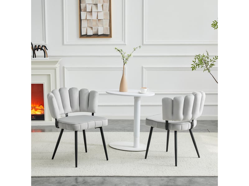  Lot de 2 chaises de salle à manger 48x46x80cm gris clair - en velours avec dossier fêtard et pieds en métal noir  - Conforama D
