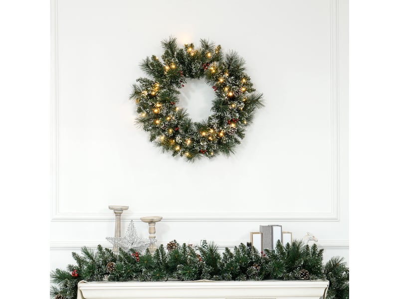  Couronne de noël porte artificielle 60 cm avec pommes de pin et grappes de baies, lumières led et minuterie vert  - Conforama C