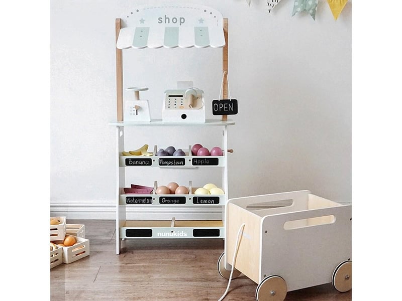  Stand de marché en bois - avec chariot, fruits et accessoires - 95,5 cm GTK449 - Conforama B