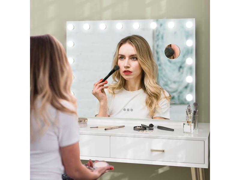  Miroir de maquillage lumineux led avec intensité réglable, grossissant, recharge usb, dimensions 80 x 62 cm  - Conforama D