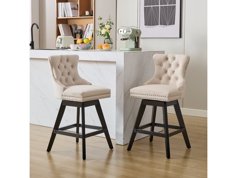  Lot de 2 tabourets de bar pivotants en velours beige – dossier capitonné, clous chromés, pieds bois  - Conforama B