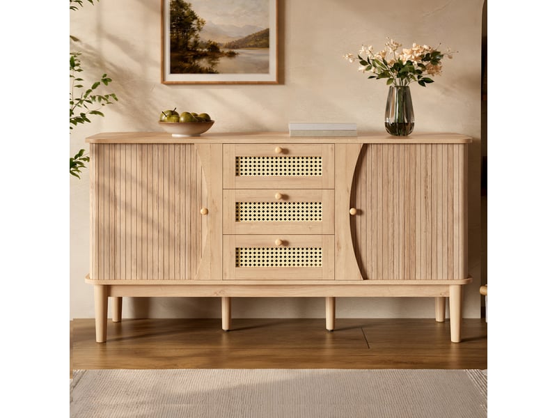  Buffet bas 141x40x77 cm avec 3 tiroirs en rotin, portes coulissantes, étagères réglables, plateau et côtés arrondis, pieds bois massif, mdf naturel  - Conforama B