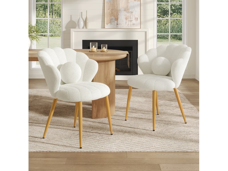 Lot de 2 chaises de salle à manger à dossier coquillage avec coussins et pieds en métal doré, tissu bouclette blanc - Conforama B