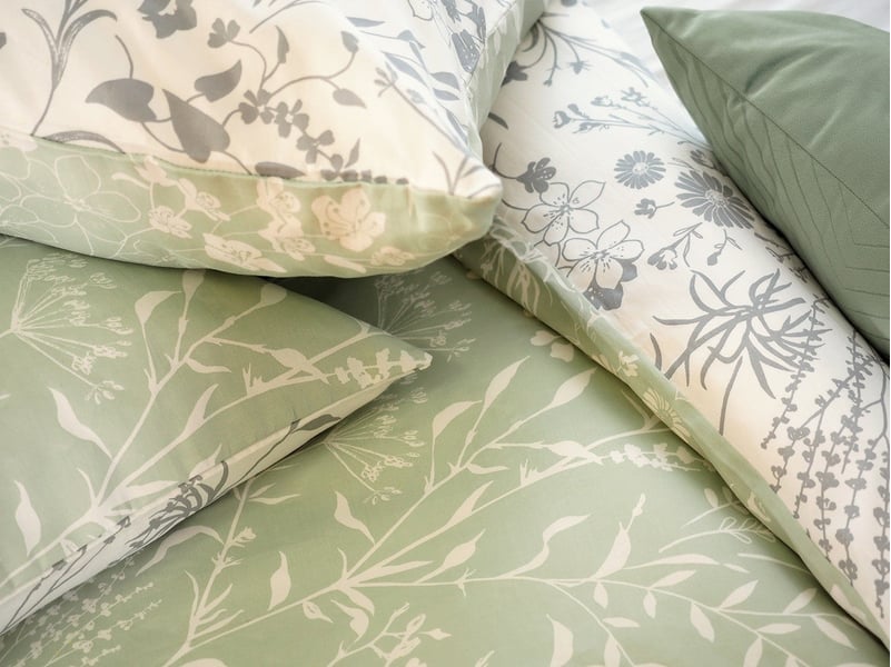 Parure de lit harmonie végétale – satin de coton bio 78 fils PAR_SUSIE220 - Conforama C