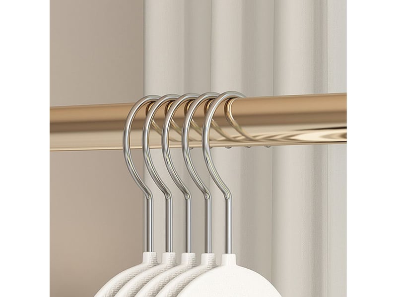  Cintres antidérapants en plastique - lot de 10 cintres fins pour manteaux et chemises, avec crochet pivotant et poignée en caoutchouc. Très résistants et extra larges, ils permettent un gain de place  - Conforama B