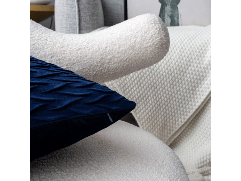  Lot de 2 housses coussin en velours 45 x 45 cm pour salon canapé，housses coussin carrés de motif uni décoration chambre, bleu marin  - Conforama D