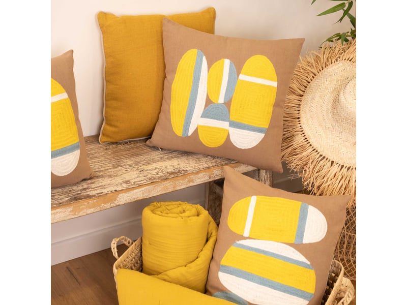  Coussin brodé motif galets de plage 45x45 cm  - Conforama B