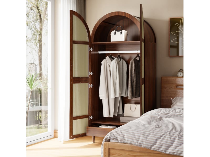  Armoire tcqpz 80 x 50 x 179 cm avec portes cintrées, penderie, étagères et tiroirs, panneaux de particules mdf et rotin, finition noyer  - Conforama D