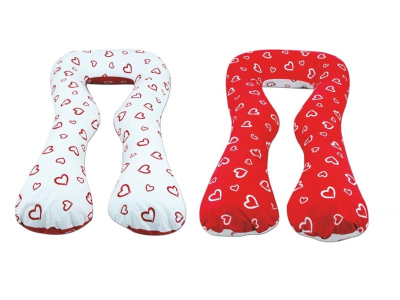  Coussin à usages multiples coeurs blancs sur fond rouge - coeurs rouges sur f 4200426.23 - Conforama A