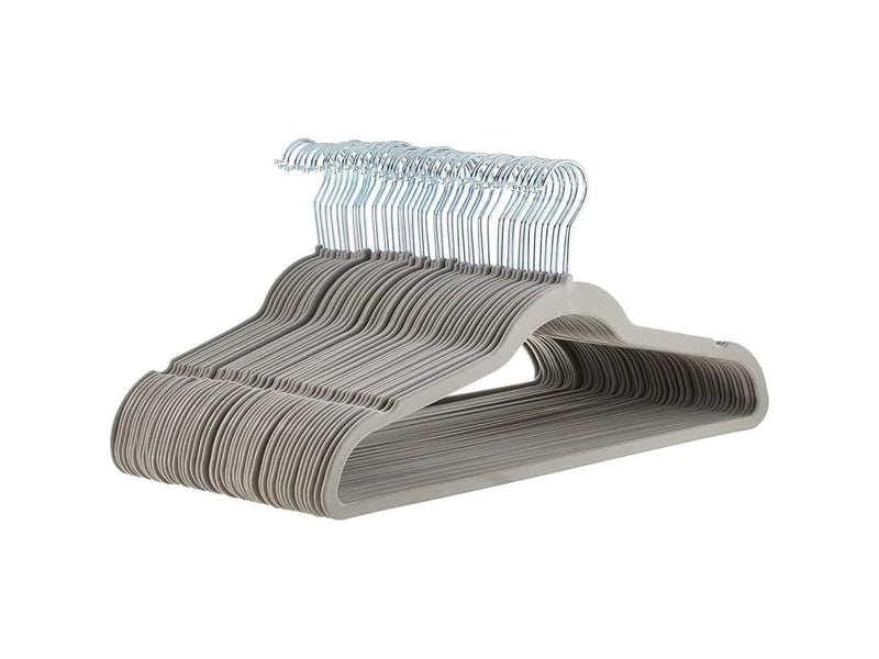  Lot de 50 cintres pour costumes antidérapants en velours, gris  - Conforama A