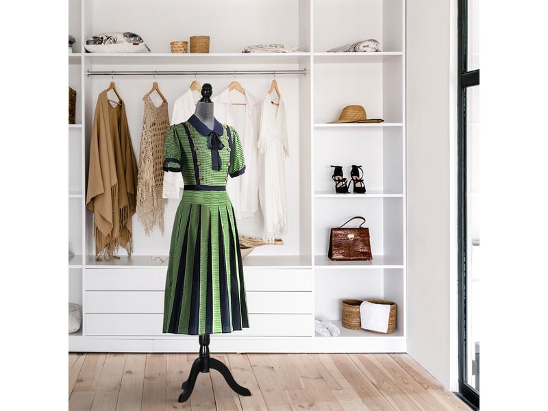  Mannequin de couture ajustable 130-168 cm avec trépied en bois pour la photographie de mode et la présentation de vêtements - gris  - Conforama D