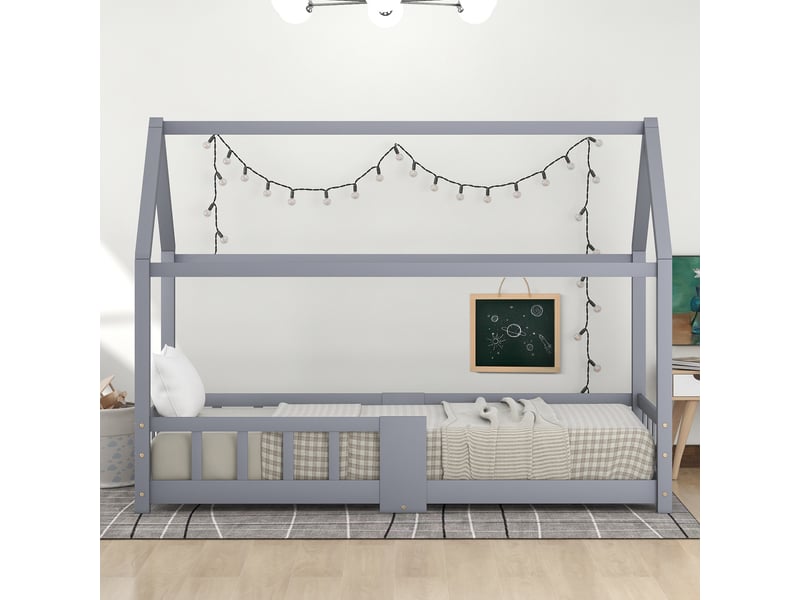  Lit cabane enfant 200×90 cm avec tableau et barrières de protection, sommier à lattes inclus, sans matelas, gris  - Conforama C
