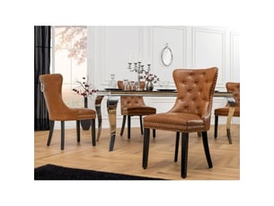 Lot de 2 chaises chesterfield regina caramel en cuir artificiel capitonné – anneau argenté, clous décoratifs et pieds noirs
