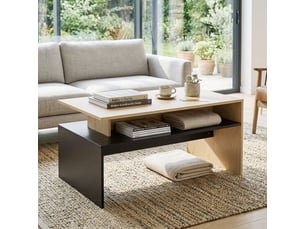 Table basse moderne bicolore à niveaux décalés avec étagère de rangement, bois naturel et noir, 95 x 55 x 50 cm