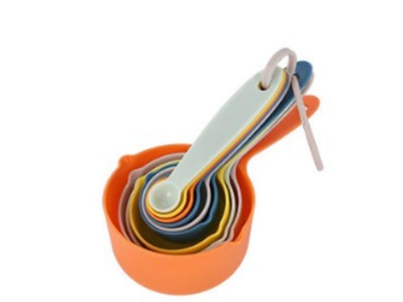  Cet ensemble d'ustensiles de mesure comprend 10 tasses et cuillères doseuses polyvalentes, idéales pour la cuisine et la pâtisserie. Disponible en pl  - Conforama A
