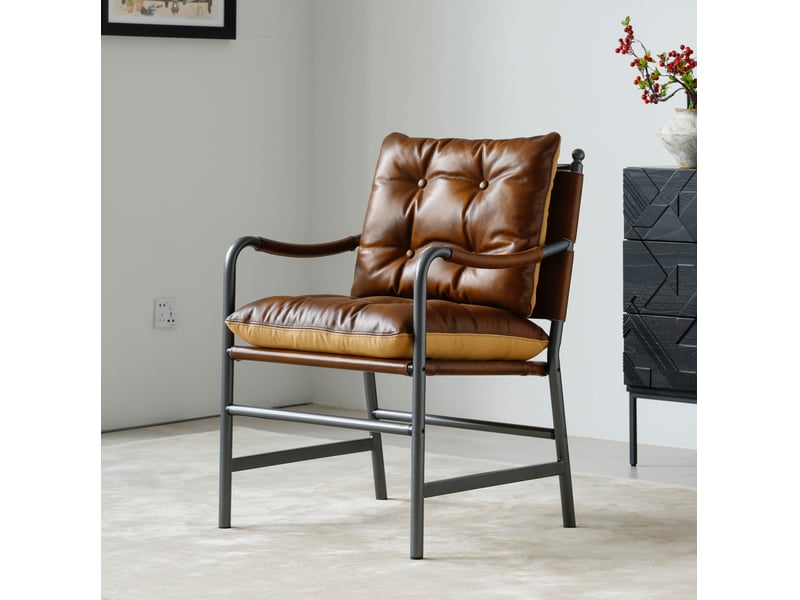  Fauteuil d'appoint avec accoudoirs, assise et dossier confortables, cadre en métal, en cuir véritable marron  - Conforama B