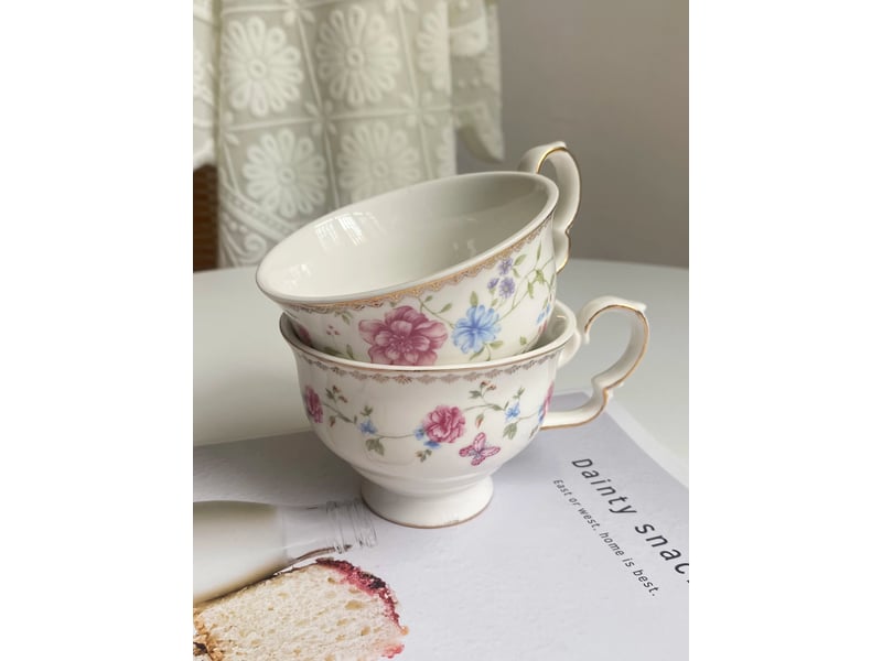  Tasse en céramique, fleurs rouges et bleues, détails dorés, 250 ml  - Conforama E