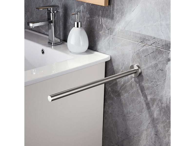  Un porte-serviettes en inox brossé noir à fixer au mur dans la salle de bain  - Conforama E