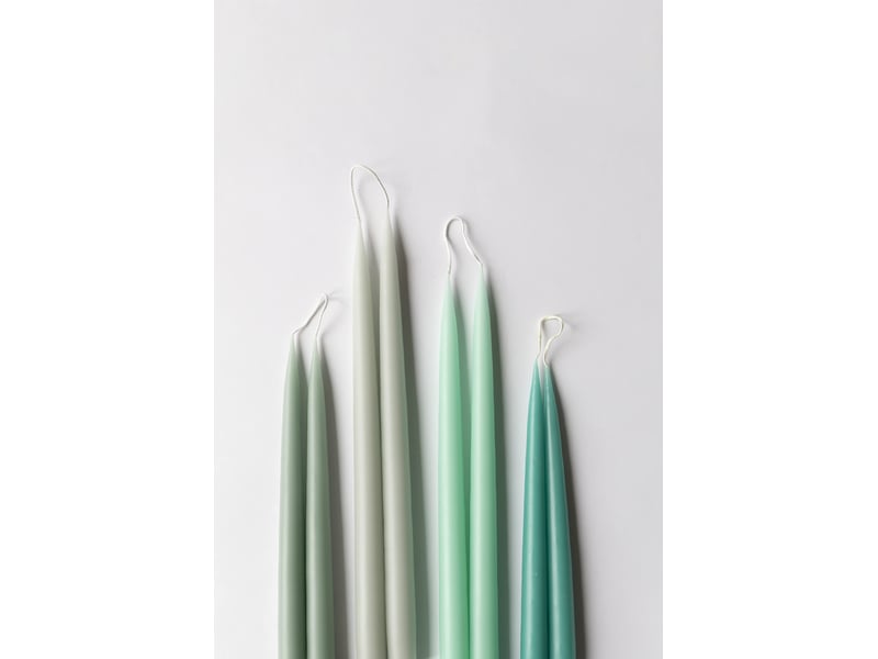  Lot de 4 bougies coniques, fabriquées au danemark, 42 couleurs disponibles, sans gouttes et sans fumée, bougies de table longue durée de combustion de 15 heures, bougies non parfumées  - Conforama D