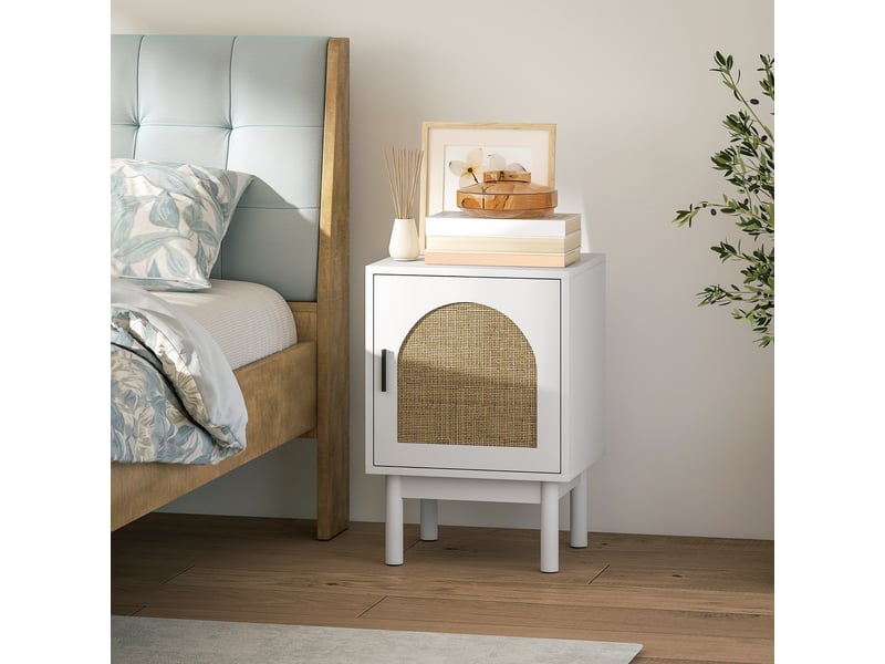  Table de chevet avec porte en rotin, étagère réglable et pieds en bois, style bohème, 40 x 35 x 58 cm, blanche  - Conforama C