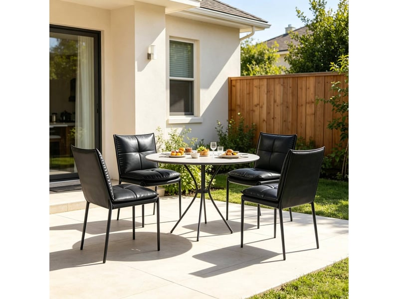  Lot de 4 chaises de salle à manger noires avec dossier rembourré, similicuir et pieds en métal  - Conforama D
