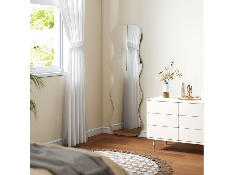 Miroir simple sur pied sans cadre à forme ondulée, support en métal et base en bois noir, 50 × 2,7 × 160 cm - Conforama C