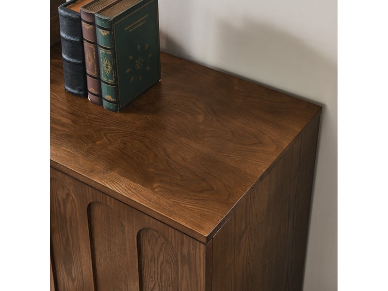 Buffet vintage en mdf et bois massif avec pieds, portes rainurées et étagères réglables 4071258409019 - Conforama D
