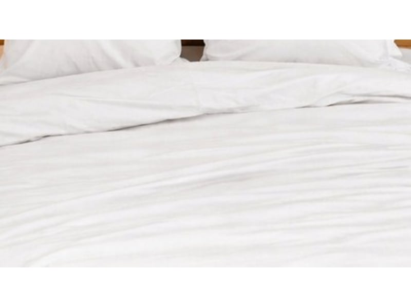 Parure de lit en percale de coton 65 filscm² PAR_PERCOT_BL240 - Conforama C