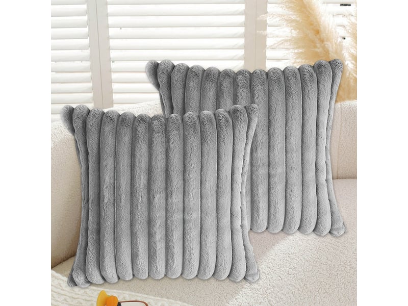 Lot de 2 housses de coussin 30 x 50 cm et 45 x 45 cm en peluche gris clair chicfurn - Conforama B