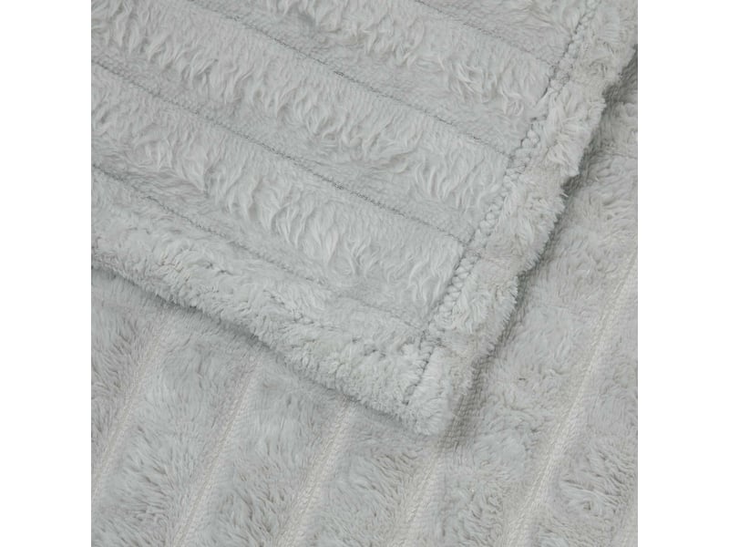 Couverture jetée de canapé gris 200x150 cm 0.75 kg toison - Conforama E