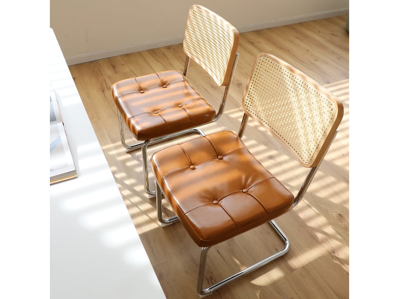  Lot de 2 chaises cantilever en cuir synthétique noir et cannage pieds en acier chromé style breuer  - Conforama D