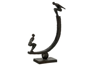 Statuette personnes en équilibriste ulric 37cm noir