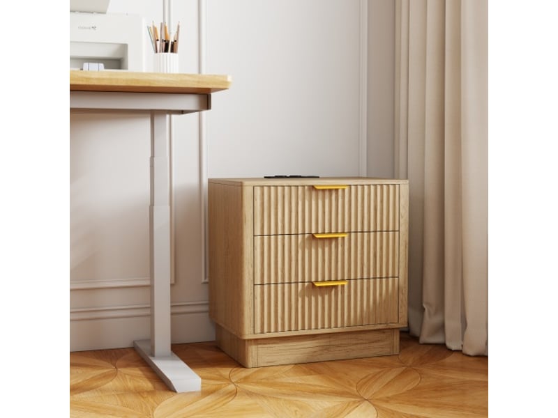  Table de chevet 60x40x60 cm avec prise intégrée et 3 tiroirs en bois d’ingénierie, coloris chêne clair  - Conforama C