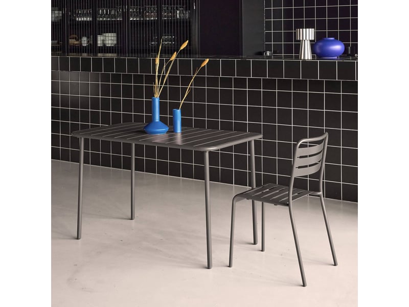 Table de jardin métal 4 places. Anthracite. Amelia. 120x70cm. Traitement antirouille. Lattes et bords arrondis. - Conforama D