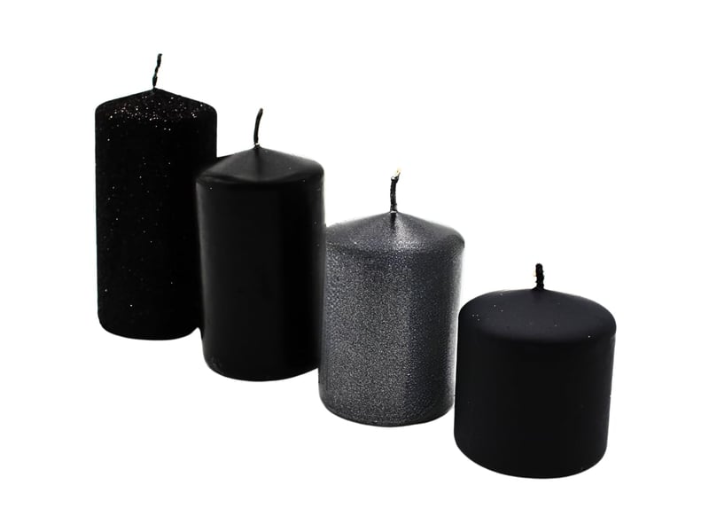  Lot de 4 bougies piliers, pour couronne de l'avent, de table, noir mat et paillettes noires, graduées de 5 x 5 x 5 cm à 5 x 9 cm (l x l x h)  - Conforama D
