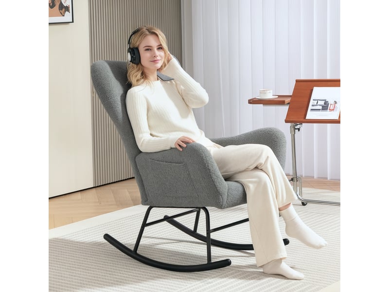  Fauteuil à bascule gris en tissu bouclette avec patins en bois et poche latérale, 120 kg max  - Conforama D