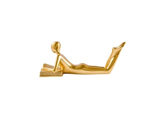 Statuette dorée de lecture - petite figurine allongée lisant un livre - décoration intérieure - style minimaliste européen