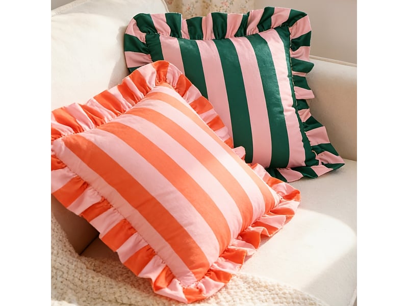 Housse de coussin carrée tendance – bordure à volants, motif rayé – design élégant et décoratif – parfait pour canapé, chambre et sofa – fermeture pratique-style 6 - Conforama C