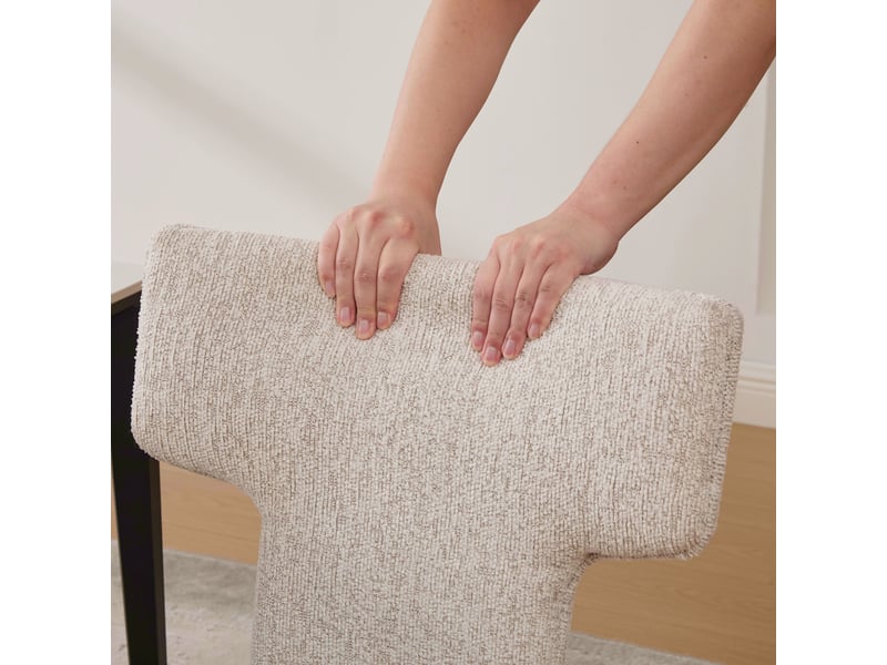  Lot de 2 chaises de salle à manger en tissu chenille beige, chaises sans accoudoirs avec dossier incurvé et pieds en bois d'hévéa massif  - Conforama W