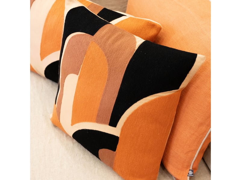  Coussin brodé en relief motif abstrait 45x45 cm  - Conforama B