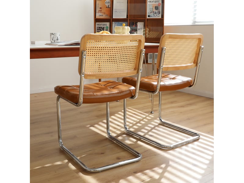 Lot de 4 chaises de salle à manger 56.9×45×85.9cm, structure métallique, empilables, rembourrage en polyuréthane, finition marron, style moderne  - Conforama D