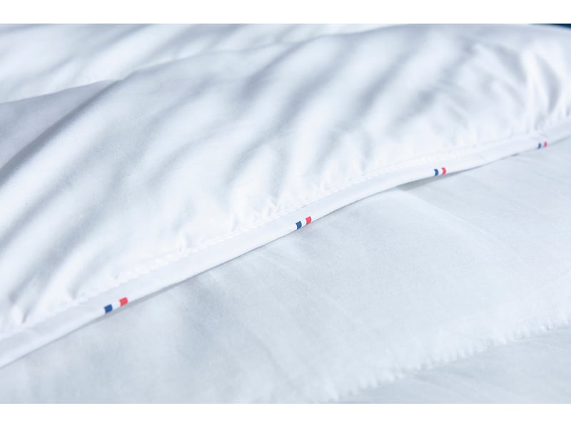 Couette Aurillacoise chaude et élégante 220 x 240 cm en coton 15000002732 - Conforama D