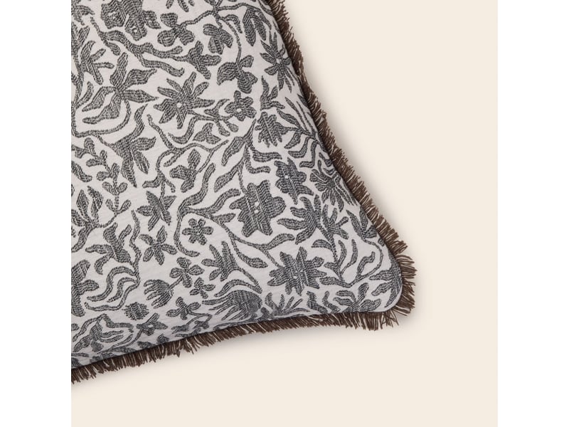  Housse de coussin en jacquard floral et franges  edoline 25409 - Conforama B