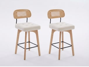 Lot de 2 tabourets de bar pivotants avec dossier effet rotin et assise en chenille beige, piètement bois et métal, design pour îlot central et cuisine