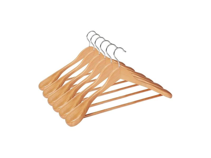  Lot de 6 cintres, en bois massif avec épaules très larges, antidérapants, pour costumes, chemises, manteaux, vestes, pantalons, crochets pivotants 360°, couleur boisée  - Conforama A