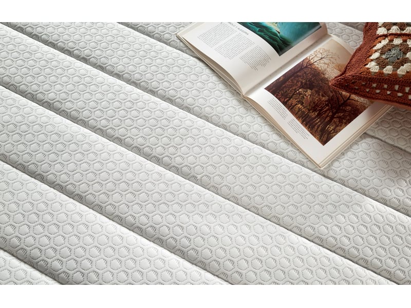 Matelas à mémoire de forme au gel luxury carcassonne - mi-ferme, 5 cm de mémoire de forme au gel, fibres naturelles 8435720070156 - Conforama C