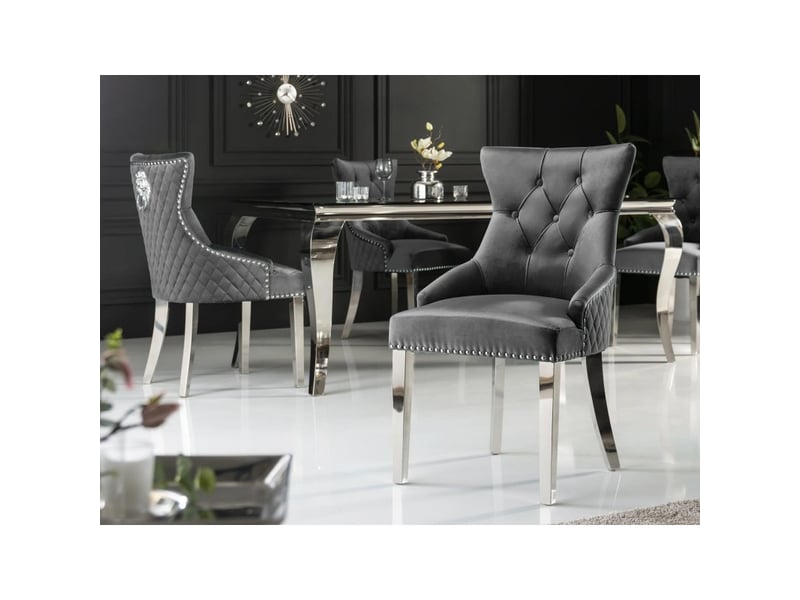  Lot de 2 chaises chesterfield regina grises en velours matelassé – tête de lion argentée, clous décoratifs et pieds en acier  - Conforama B