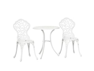 Ensemble de jardin 3 pièces en aluminium blanc, comprenant 2 chaises d'extérieur (45 x 42 x 85,5 cm) et une table ronde (ø 61 x 66,5 cm).